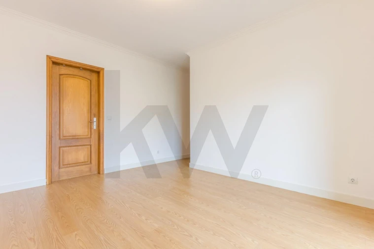 Apartamento T2 para Arrendamento em São Domingos de Rana Foto 12