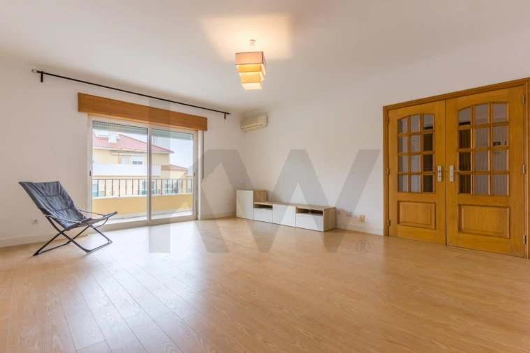 Apartamento T2 para Arrendamento em São Domingos de Rana Foto 2