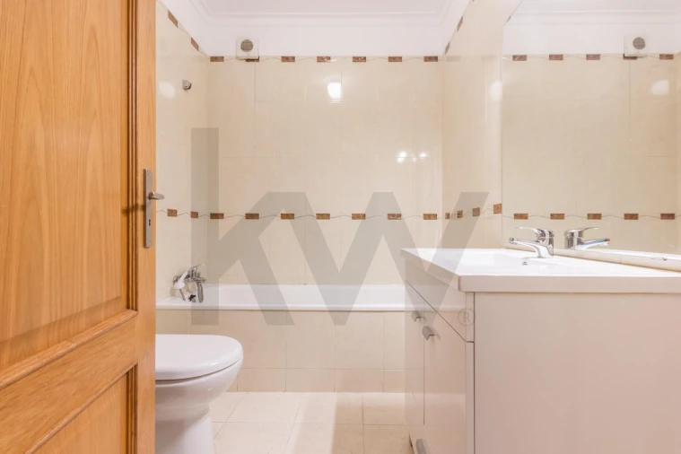 Apartamento T2 para Arrendamento em São Domingos de Rana Foto 5