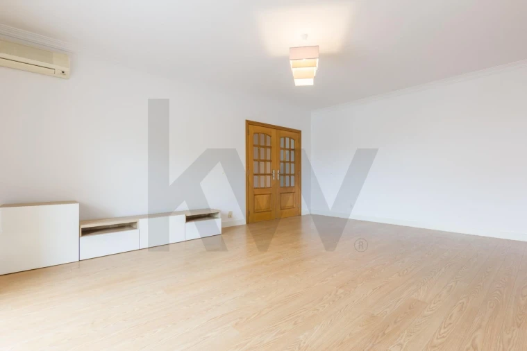 Apartamento T2 para Arrendamento em São Domingos de Rana Foto 3