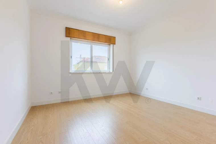 Apartamento T2 para Arrendamento em São Domingos de Rana Foto 8