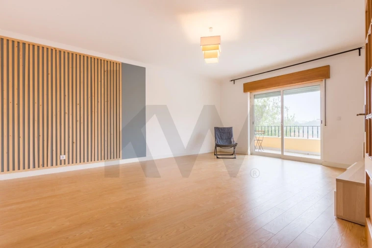 Apartamento T2 para Arrendamento em São Domingos de Rana Foto 1