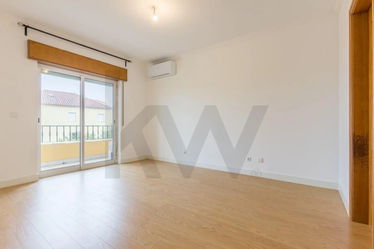 Apartamento T2 para Arrendamento em São Domingos de Rana Foto 10