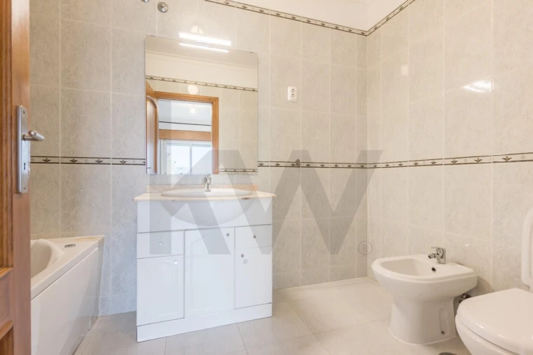 Apartamento T2 para Arrendamento em São Domingos de Rana Foto 13