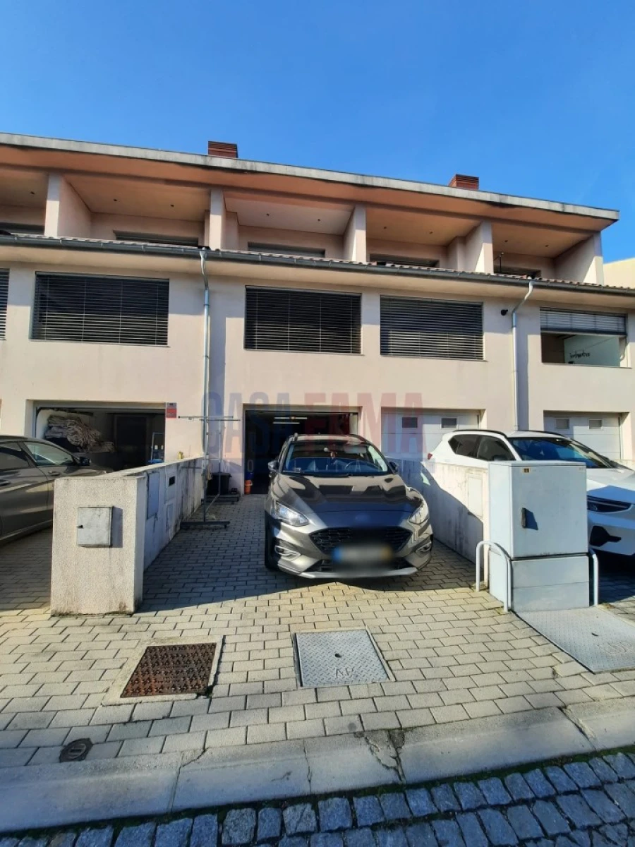 Moradia T3 para Venda em Antas e Abade de Vermoim Foto 1