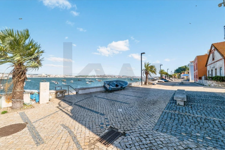 Apartamento T2 para Venda em Caparica e Trafaria Foto 4