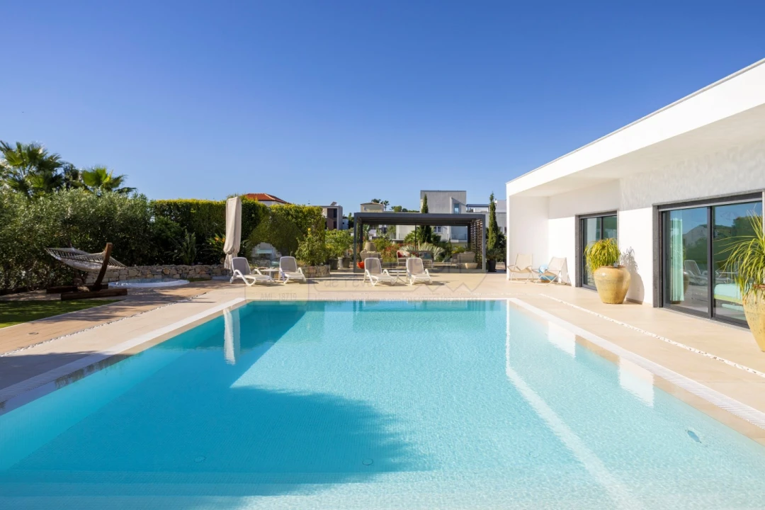 Moradia T3 para Venda em Quelfes Foto 1