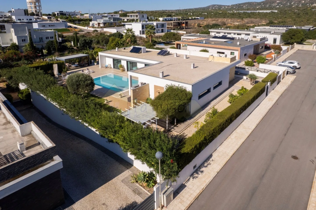 Moradia T3 para Venda em Quelfes Foto 10