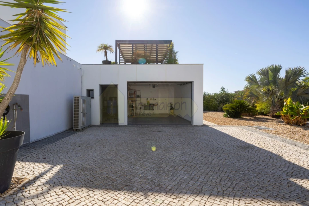 Moradia T3 para Venda em Quelfes Foto 11