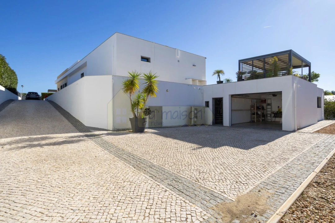 Moradia T3 para Venda em Quelfes Foto 13