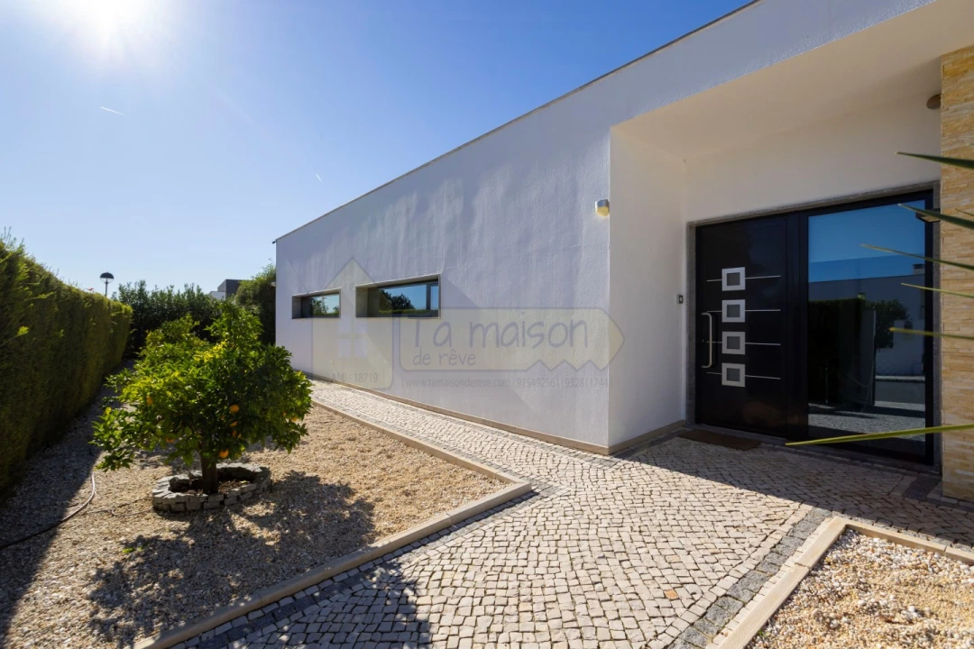 Moradia T3 para Venda em Quelfes Foto 14