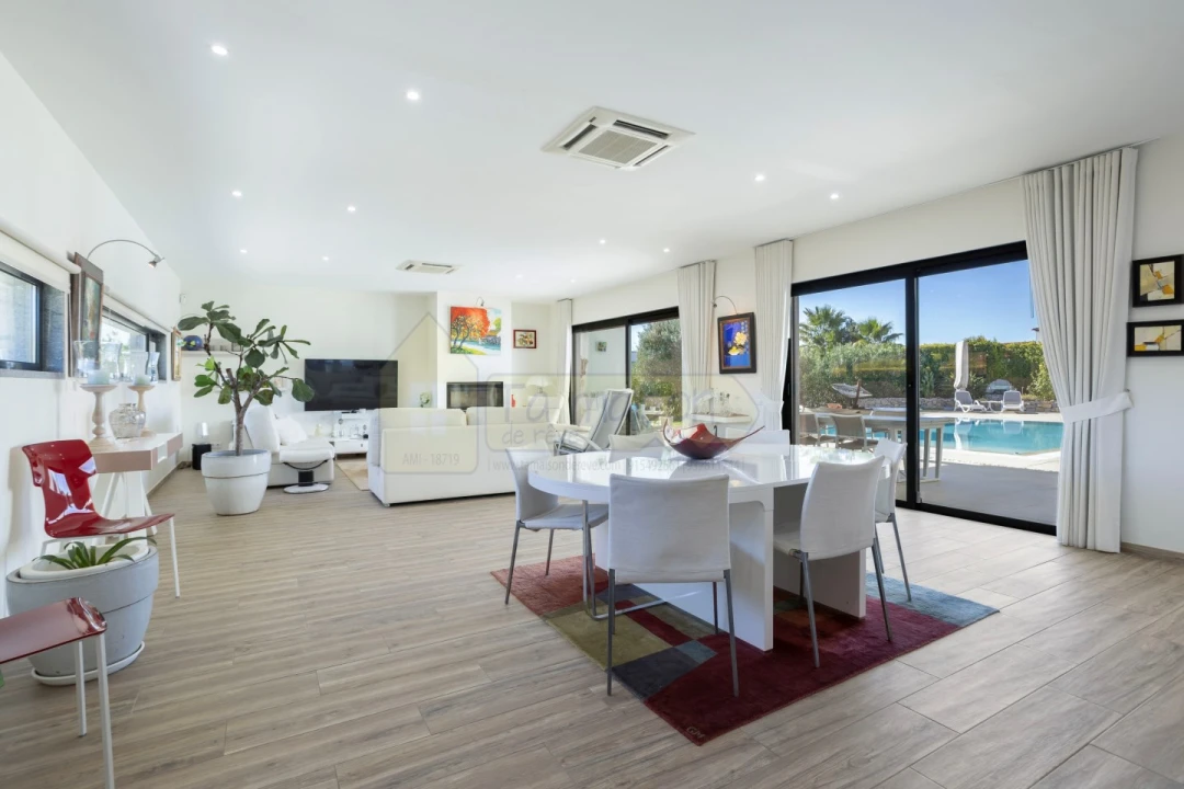 Moradia T3 para Venda em Quelfes Foto 26