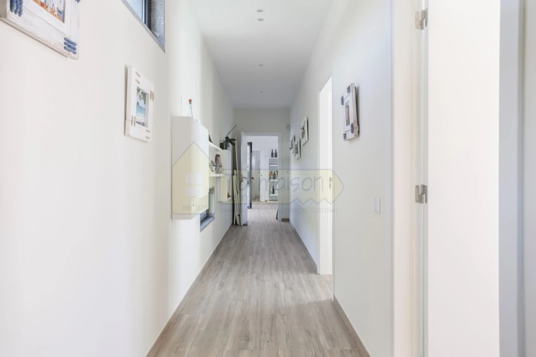 Moradia T3 para Venda em Quelfes Foto 49