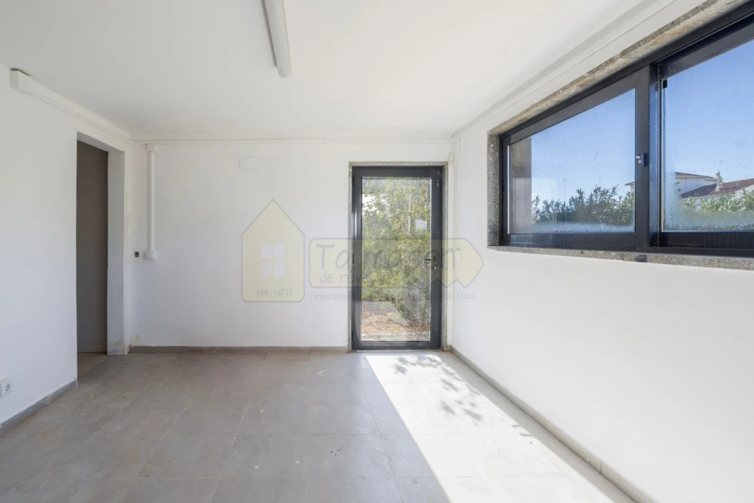 Moradia T3 para Venda em Quelfes Foto 54