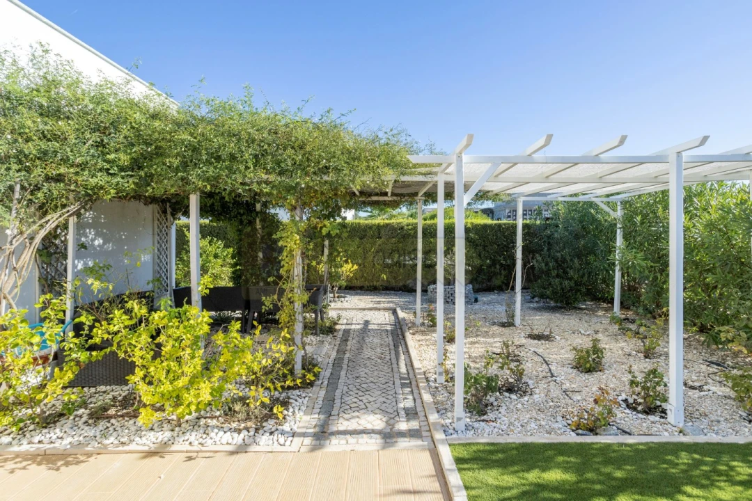 Moradia T3 para Venda em Quelfes Foto 60