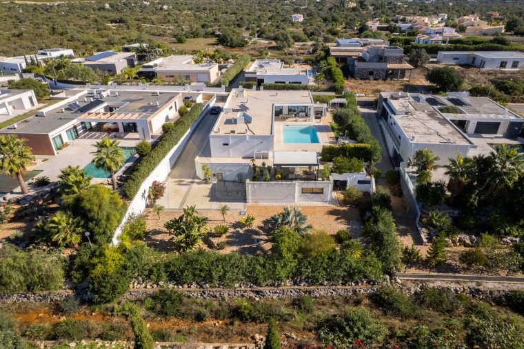 Moradia T3 para Venda em Quelfes Foto 6