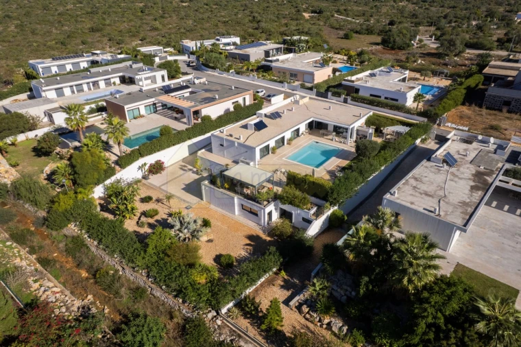 Moradia T3 para Venda em Quelfes Foto 7