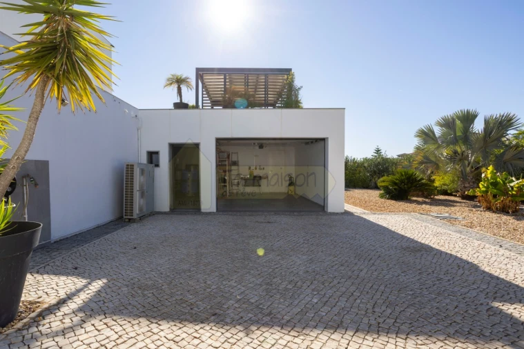 Moradia T3 para Venda em Quelfes Foto 11