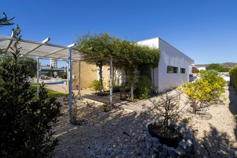 Moradia T3 para Venda em Quelfes Foto 15