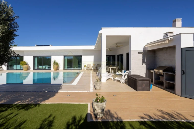 Moradia T3 para Venda em Quelfes Foto 16