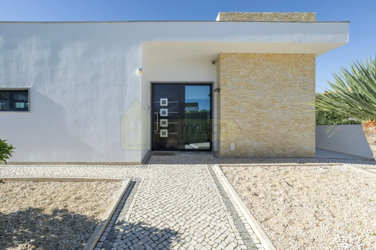 Moradia T3 para Venda em Quelfes Foto 23