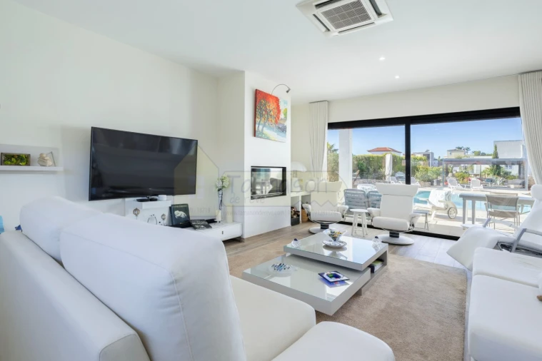 Moradia T3 para Venda em Quelfes Foto 27