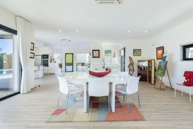 Moradia T3 para Venda em Quelfes Foto 30