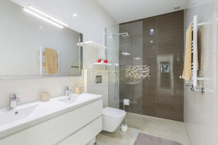 Moradia T3 para Venda em Quelfes Foto 52