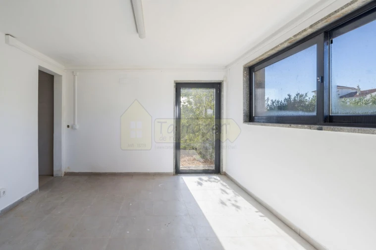 Moradia T3 para Venda em Quelfes Foto 54