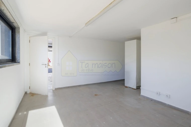 Moradia T3 para Venda em Quelfes Foto 55