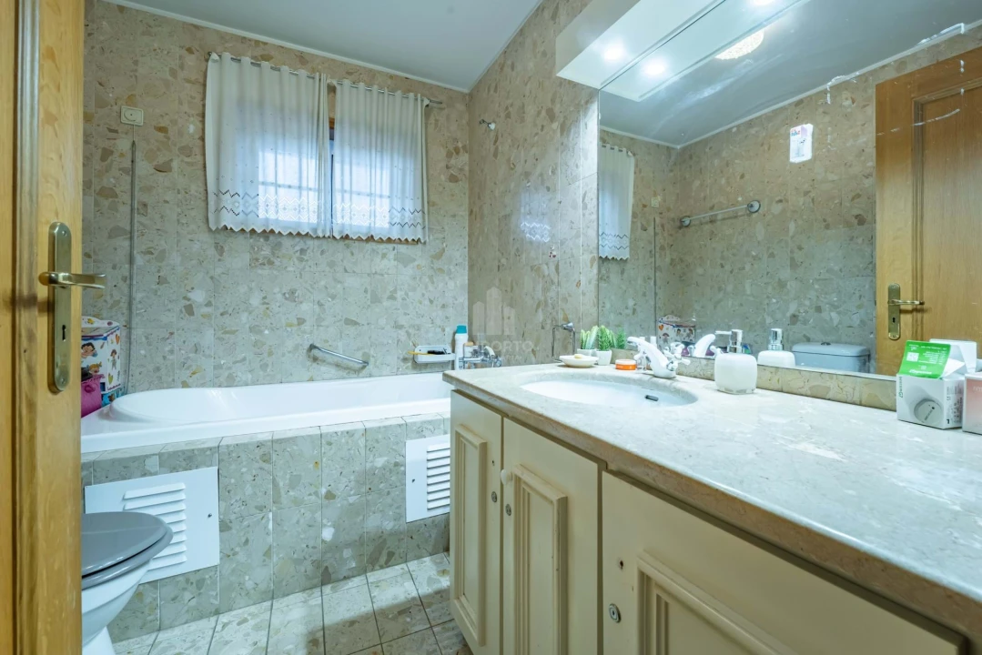 Apartamento T4 para Venda em Santa Marinha e São Pedro da Afurada Foto 17