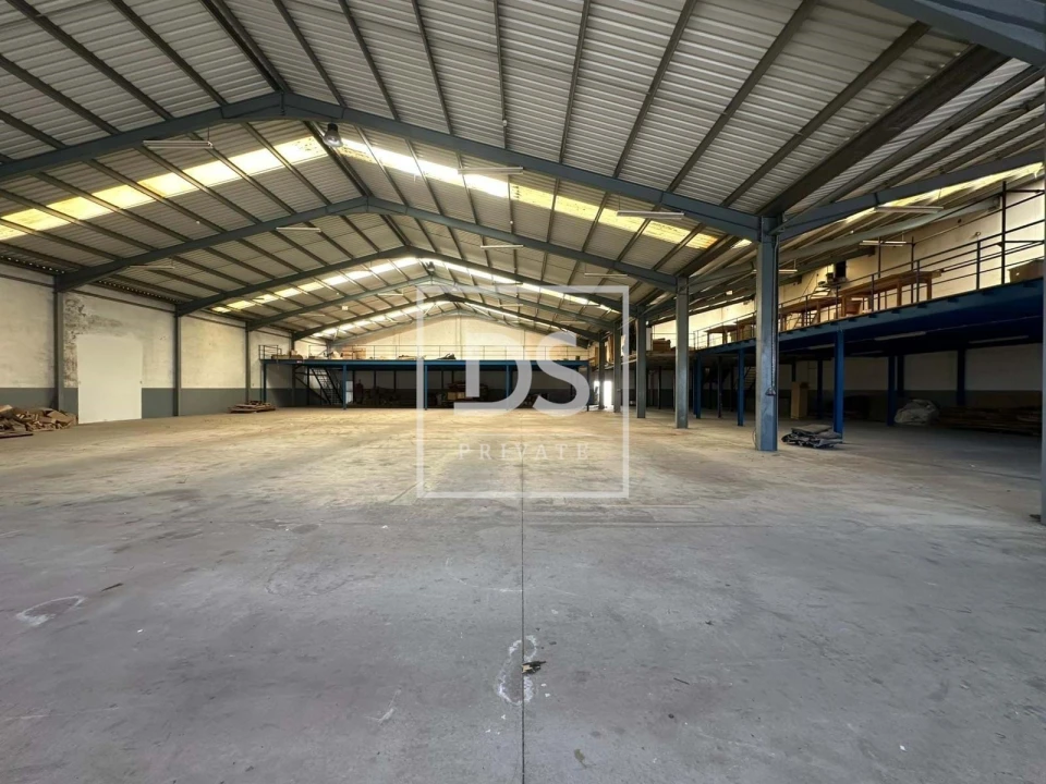 Armazém para Venda em Grijo Foto 8