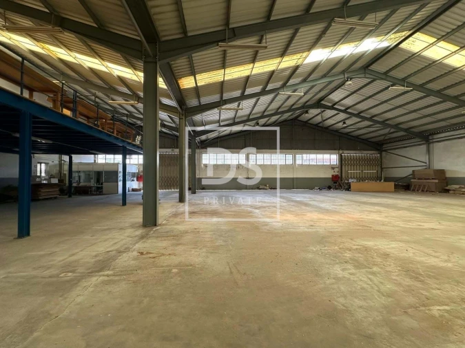 Armazém para Venda em Grijo Foto 9