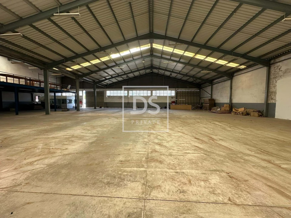 Armazém para Venda em Grijo Foto 7