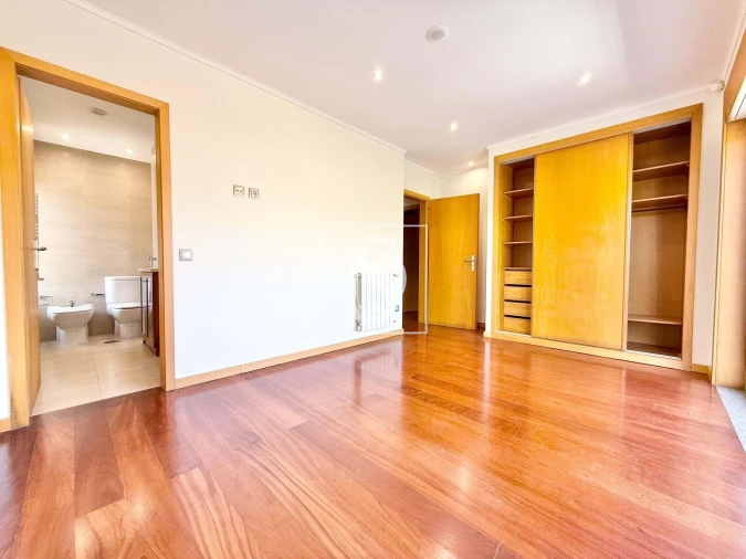 Moradia T4 para Venda em Valongo Foto 9