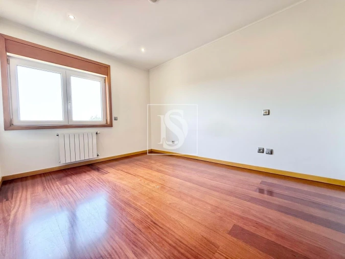 Moradia T4 para Venda em Valongo Foto 12