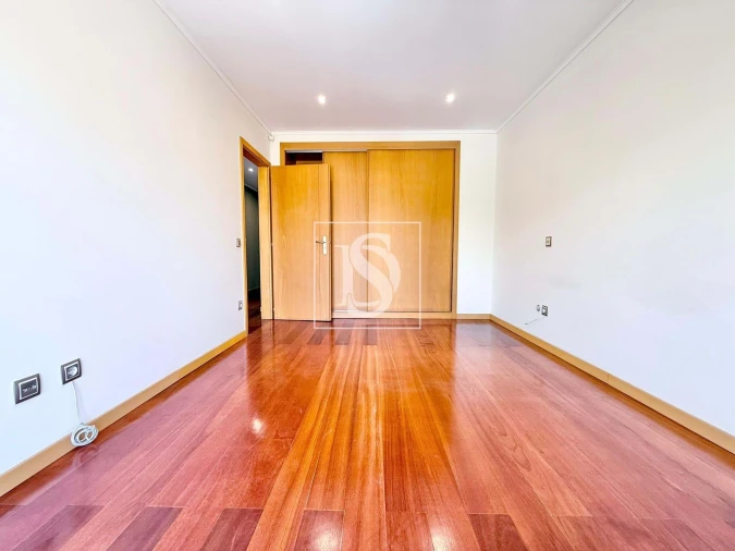 Moradia T4 para Venda em Valongo Foto 11