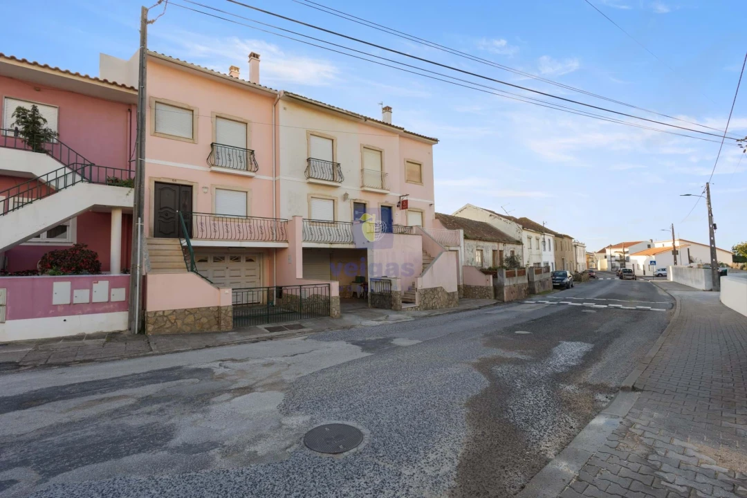 Moradia T3 para Venda em Atouguia da Baleia Foto 1