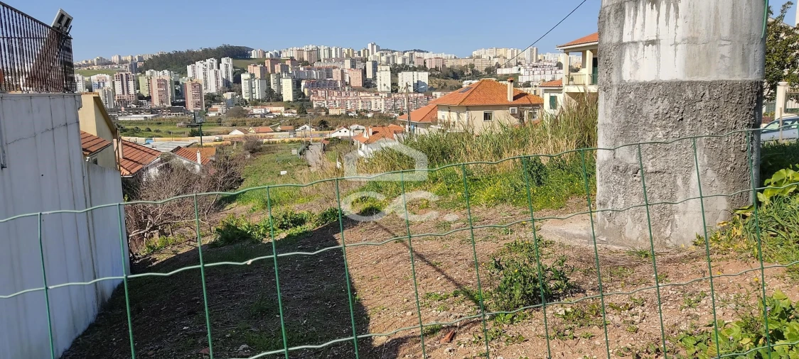 Terreno para Venda em Santo António dos Cavaleiros e Frielas Foto 3