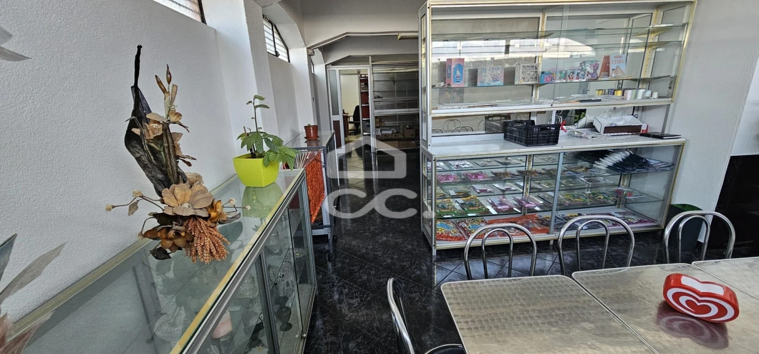 Negócio para Venda em Santo António dos Cavaleiros e Frielas Foto 1