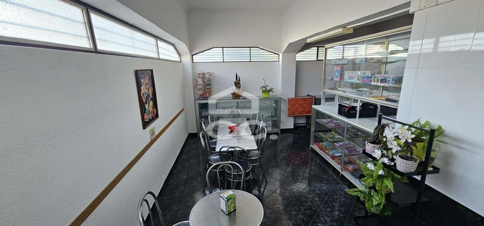 Negócio para Venda em Santo António dos Cavaleiros e Frielas Foto 3