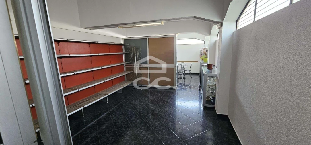 Negócio para Venda em Santo António dos Cavaleiros e Frielas Foto 2