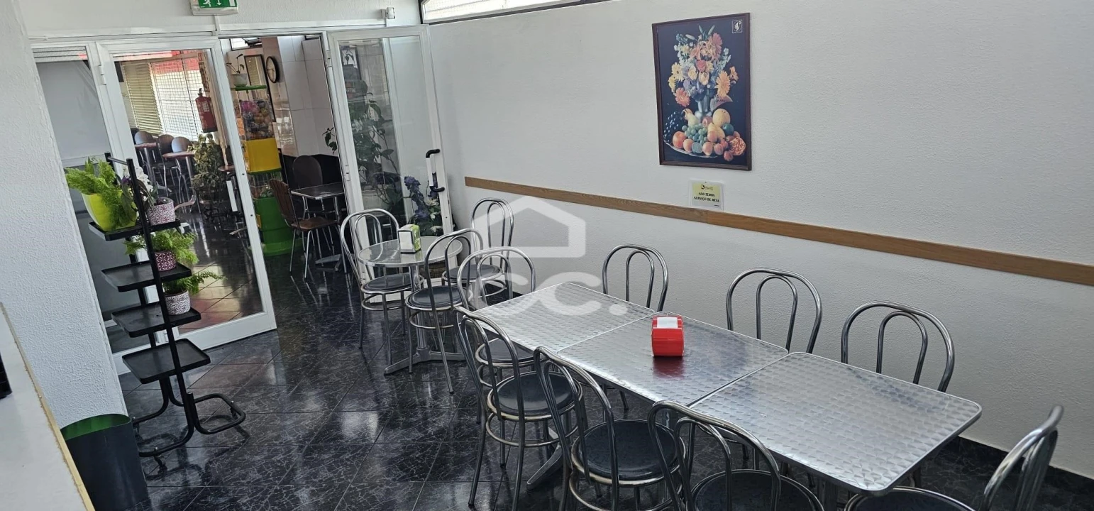 Negócio para Venda em Santo António dos Cavaleiros e Frielas Foto 5