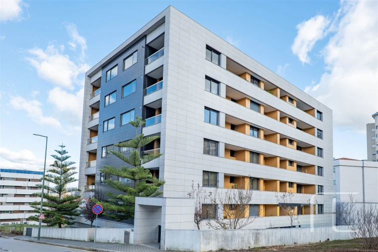 Apartamento T3 para Venda em Oliveira do Douro Foto 2