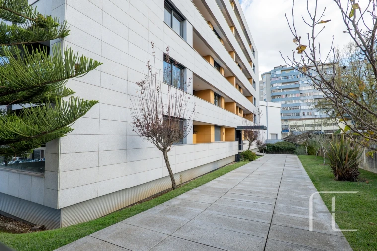 Apartamento T3 para Venda em Oliveira do Douro Foto 47