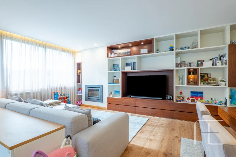 Apartamento T3 para Venda em Oliveira do Douro Foto 3