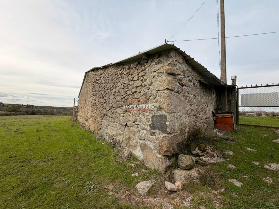 Quinta T0 para Venda em Santa Marinha e São Martinho Foto 8