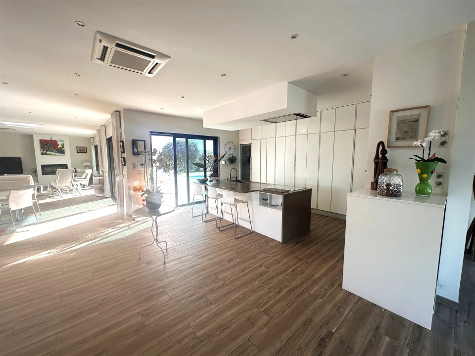 Moradia T4 para Venda em Quelfes Foto 9