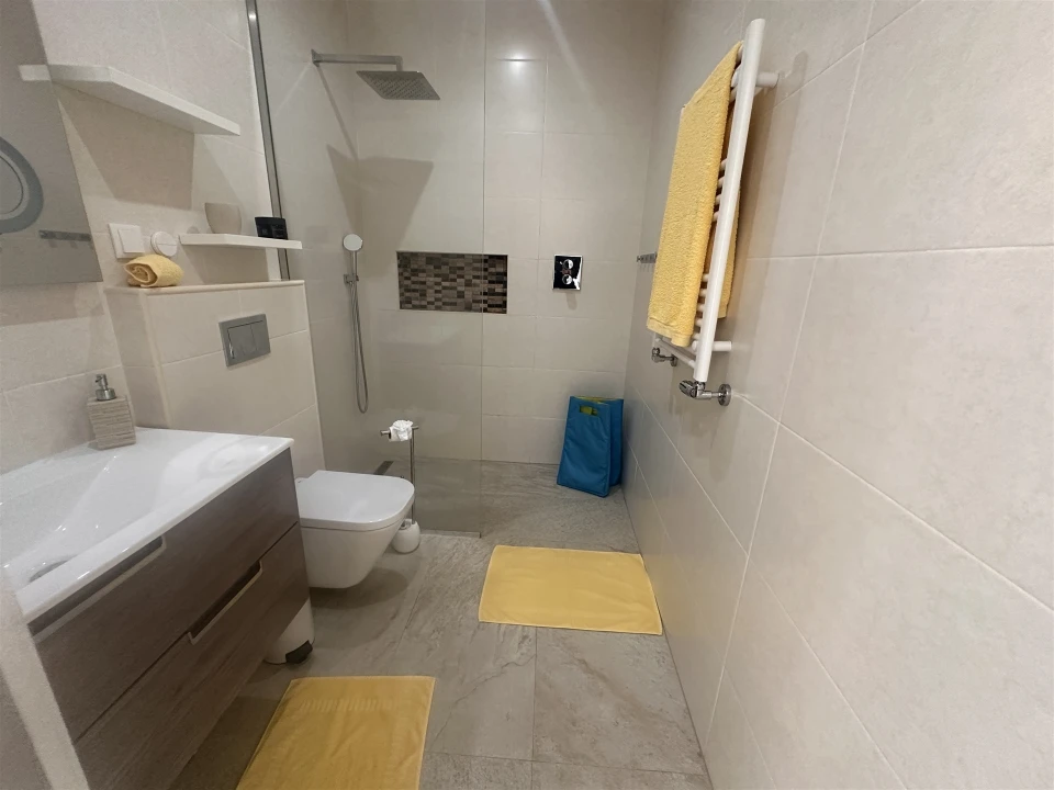 Moradia T4 para Venda em Quelfes Foto 38