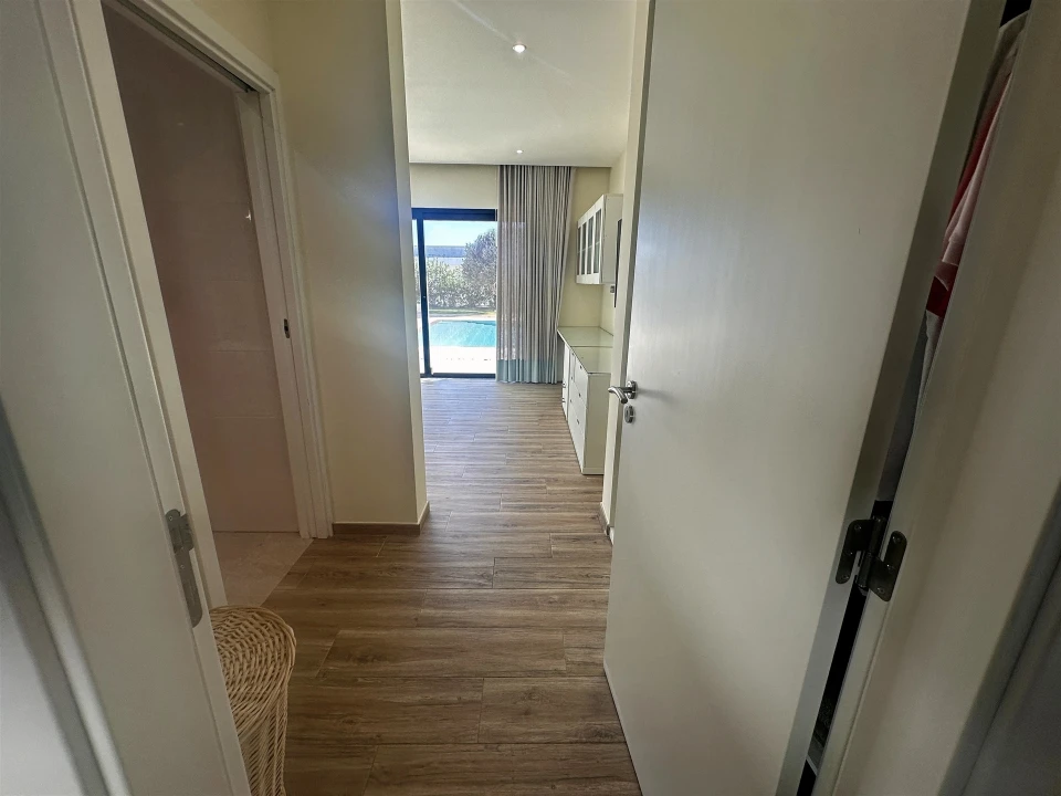 Moradia T4 para Venda em Quelfes Foto 33